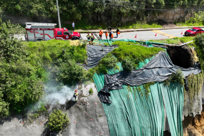 Talud colapsa en antigua vía a Nayón; vecinos exigen muro de contención para prevenir nuevos deslizamientos