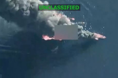 Es una captura de pantalla de los videos difundidos de los ataques por el Comando Sur de los Estados Unidos.