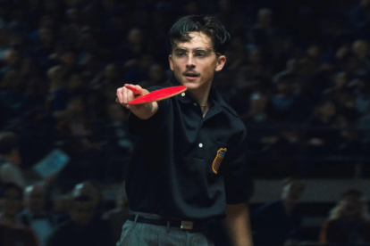 Timothée Chalamet soprende en Marty Supremo por su  brillante actuación, original y precisa. Es un firme candidato al Premio de la Academia.