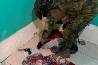 Una operación militar permitió desmantelar un presunto centro de expendio de drogas en el cantón Balzar.