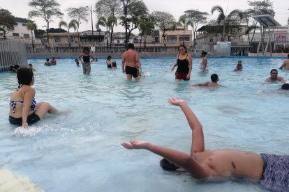 EN GUAYAQUIL, LUGARES DONDE LAS PERSONAS SALIERON A DISFRUTAR, DEL FERIADO, PARQUE SAMANES ENTRE OTROS, 01 DE NOVIEMBRE DEL 2021 AMELIA ANDRADE Guayaquil-Ecuador Agencia (ag-expreso)