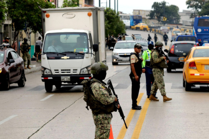 Fotografía referencial de operativos de seguridad en toque de queda.