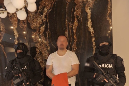 El 20 de noviembre de 2024, el serbio Jezdimir Srdan fue detenido por la Policía en un operativo en Guayas, Los Ríos, Azuay y Manabí.