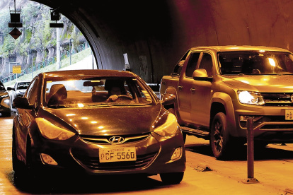 Movilidad. El carril central del túnel, que originalmente estaba destinado para emergencias, fue habilitado para mejorar la fluidez del tránsito en la zona.