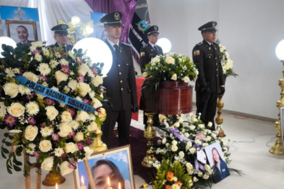 Velorio de la policía Ana Peñarreta.