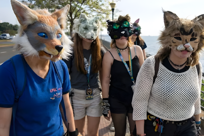 Imagen referencial: Un video circula en redes donde supuestos therians se muestran en el exterior de un hotel en Guayaquil.