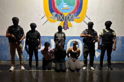 El operativo culminó con la detención de tres mujeres acusadas de extorsión.