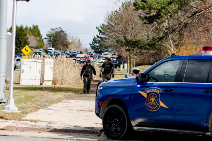 Agentes de la policía de Michigan desplegaron un operativo tras el ataque contra una sinagoga, que terminó con el abatimiento del agresor.