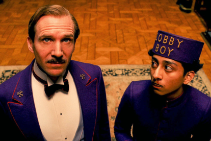 Un relato irónico, de colores vibrantes y personajes vibrantes es la propuesta de Wes Anderson en Gran Hotel Budapest.