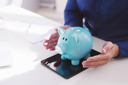 El IESS permite a los pensionistas decidir cómo recibir el pago de sus décimos: acumulados en una sola entrega o distribuidos de manera mensual.