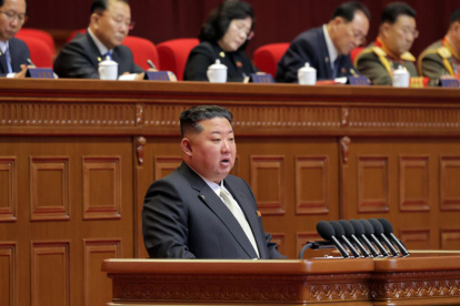 El líder norcoreano, Kim Jong-un, hablando durante el noveno Congreso del partido único este viernes, en Seúl (Corea del Norte).