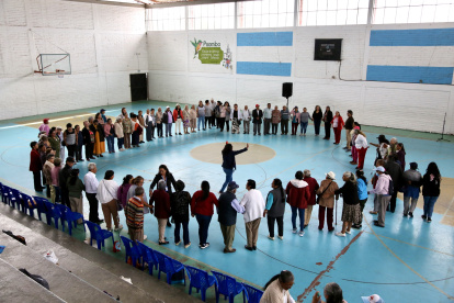 Los adultos mayores temen perder terapias físicas y talleres que realizan para cuidar su salud.