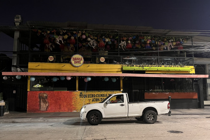 El control del cumplimiento del toque de queda y de sus excepciones está a cargo de patrullas mixtas