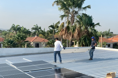 Paneles. Las instalaciones de las plantas fotovoltaicas deben ser acorde al consumo de luz.