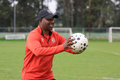 Edison Méndez asumió con ilusión y responsabilidad el proyecto en Leones.