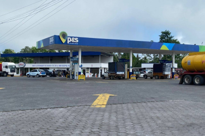 En Quinindé se incautaron 45.000 galones de gasolina durante un operativo contra el tráfico de combustible.