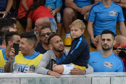 Neymar Jr y el primero de sus cuatro hijos David Lucca tienen una conexión especial.