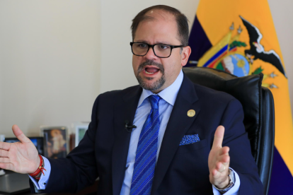 John Reimberg, ministro del Interior de Ecuador, en un momento de gestión institucional, mientras avanzan las investigaciones del caso Lafattoria.