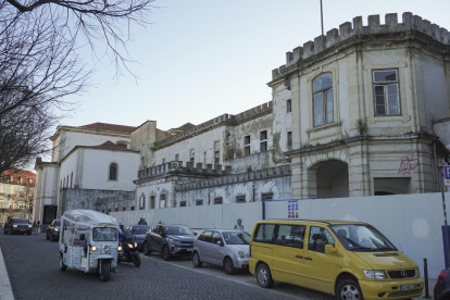 El Quartel da Graça, antiguo edificio militar abandonado en el centro de Lisboa, es símbolo de la gentrificación de la capital portuguesa por las obras para convertirlo en hotel de lujo.