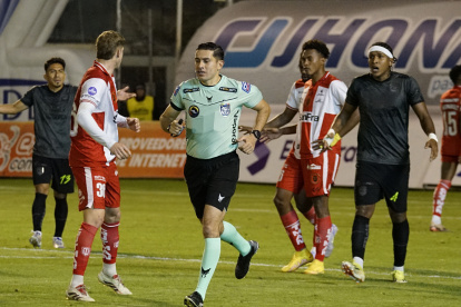 Técnico Universitario recibe a Orense en el estadio Bellavista de Ambato.