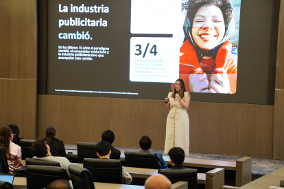 IA y microcredenciales redefinen competencias en estudiantes y profesionales actuales.