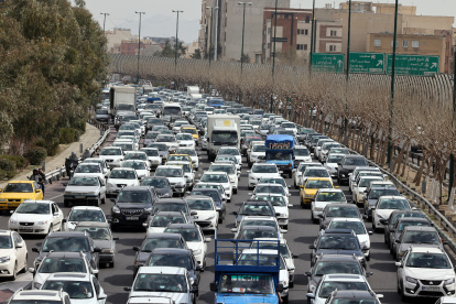Evacuaciones y tráfico pesado se reportan en las calles de Teherán.