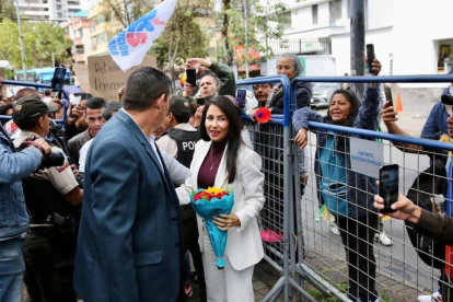 Luisa González llegó al Tribunal Contencioso Electoral (TCE) y fue recibida por algunos militantes, el 13 de marzo del 2026.