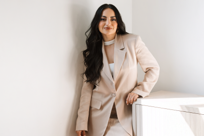 Paola es maquilladora, especialista en extensiones de pestañas, depilación con hilo y microblading.