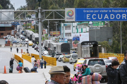 Las actividades comerciales entre Ecuador y Colombia están afectadas por los aranceles que los países se han puesto. En la foto el puente internacional Rumichaca.