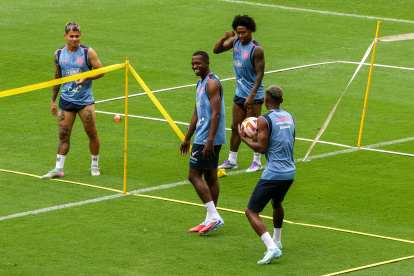 La Tri se junta en Madrid para enfrentar a Marruecos y Países Bajos en amistosos que definirán la nómina.