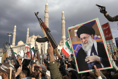 Hutíes salieron a protestar por el asesinato del ayatolá