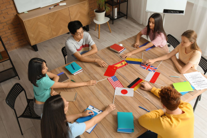 El trilingüismo en instituciones educativas no solo amplía oportunidades internacionales, sino que desarrolla pensamiento crítico y mentalidad intercultural.