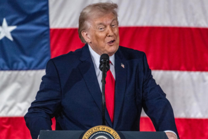 Trump reiteró ante la prensa que Estados Unidos e Irán han sostenido conversaciones recientes.