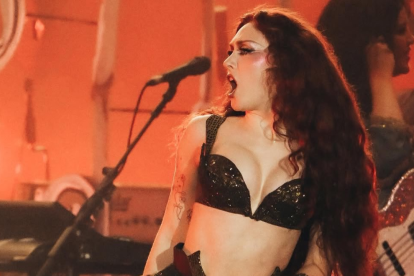 Chappell Roan durante su presentación en  el Lollapalooza de Brasil.
