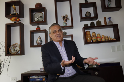 Fue Ministro de Comercio exterior, entre 2013 y 2015. Durante ese tiempo, negoció y firmó un acuerdo comercial entre la Unión Europea y Ecuador.