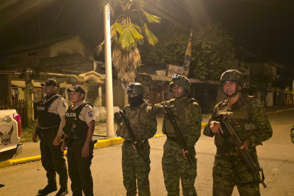 El ministro del Interior, John Reimberg, señaló que el Gobierno analiza la posibilidad de extender el toque de queda a otras provincias.