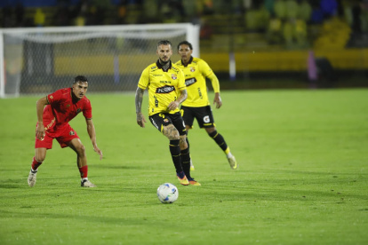 Darío Benedetto es una de las apuestas más fuertes del Ídolo. Ante Aucas jugó los primeros 45 minutos.