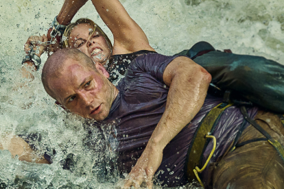 Protagonizada por Charlize Theron, Apex es una historia de supervivencia que sigue a una escaladora que se convierte en el objetivo de un cazador.