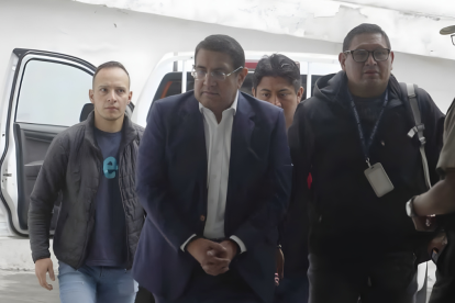 Santiago Díaz, en una comparecencia previa, mientras el Tribunal anuncia la suspensión de su audiencia y fija nueva fecha para abril.