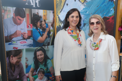 Laura María Noboa y Martha Trujillo de Ampuero.
