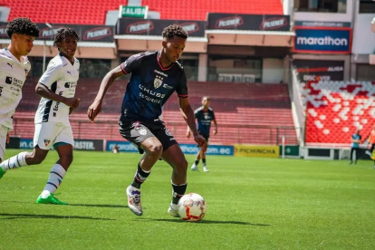 Johan Martínez, con 16 años de edad, podría ser fichado por un grande de Inglaterra.