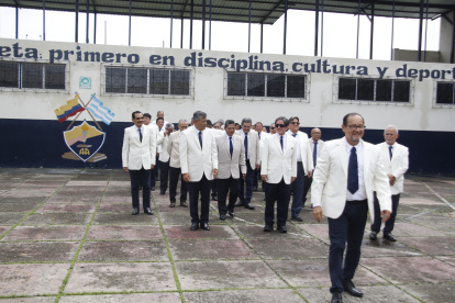 Los bachilleres de la promoción 50 del colegio Aguirre Abad volvieron a recorrer las instalaciones de su institución.