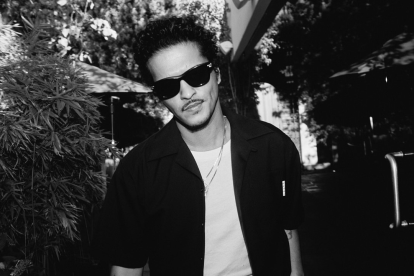 Imagen promocional oficial del próximo programa de radio de Mars.