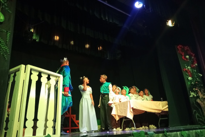 La obra de teatro inclusivo "Dilo con amor" tuvo la participación de niñas y niños con discapacidad. El lenguaje de señas fue la herramienta para demostrar su talento.