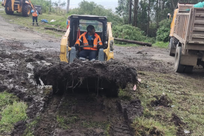 Tras las intensas lluvias se desbordó la quebrada y causó afectación en las calles Rafael Terán y Enrique Gallo, sector Conocoto.