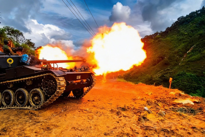 Tanques AMX-13 durante operativos militares en zonas de extracción clandestina.