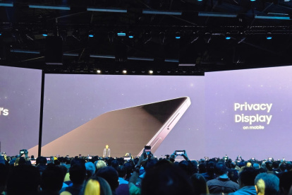 La nueva Pantalla de Privacidad del Galaxy S26 Ultra limita la visibilidad lateral sin afectar la experiencia frontal del usuario.