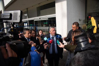Ramiro García, abogado defensor del alcalde Aquiles Álvarez, cuestiona los indicios presentados por la Fiscalía durante la audiencia del caso Goleada.