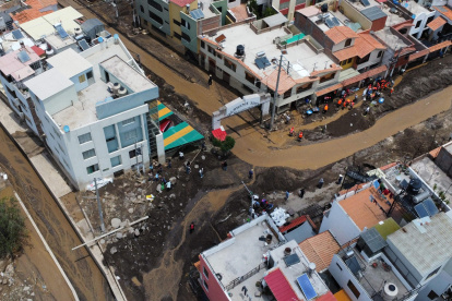 Fotografía que muestra daños causados por fuertes lluvias e inundaciones, en Arequipa (Perú).