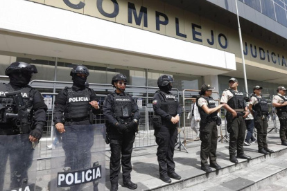 La fuerza pública custodió el Complejo Judicial Norte de Quito, la mañana de este lunes 2 de marzo.